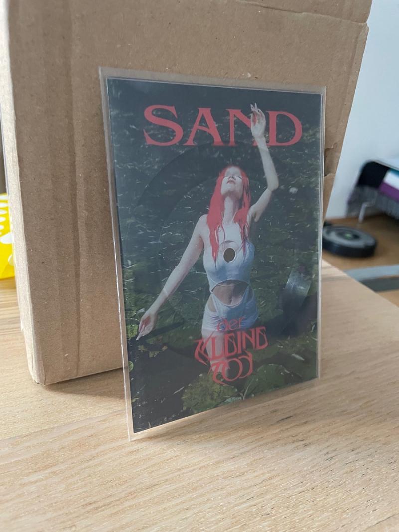 Der Kleine Tod - Sand (Vinyl Postcard)